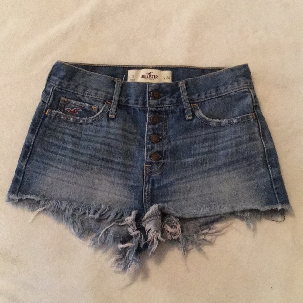 Cute high-wasted jean shorts